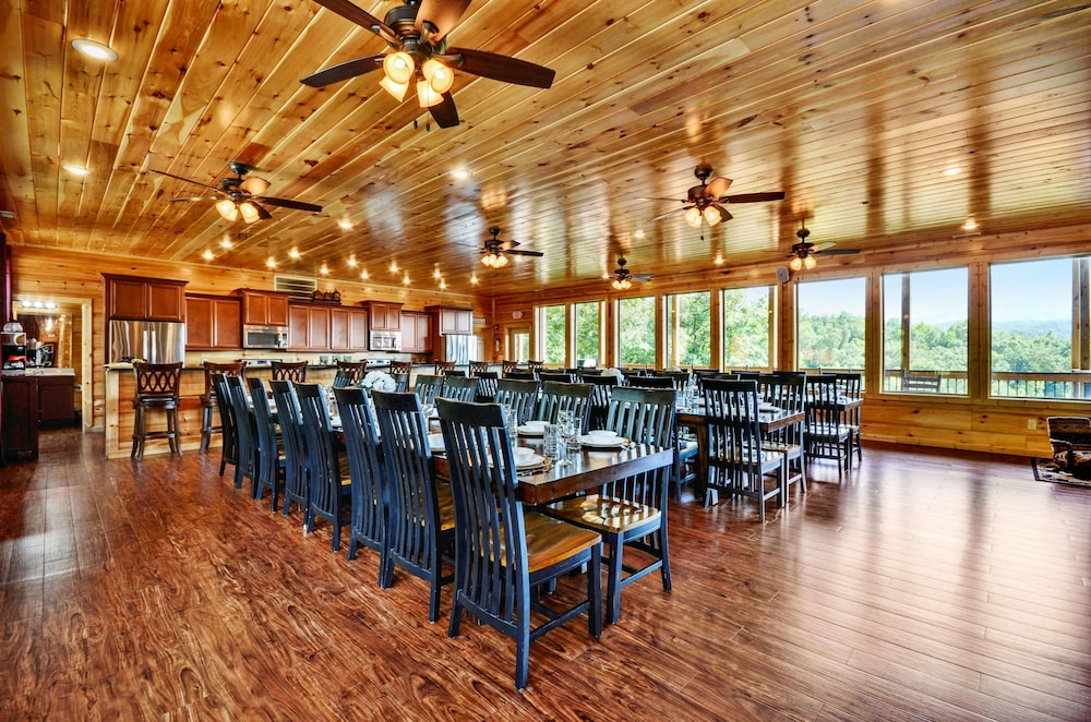 Luxury 14BR Haven: Views Games Hot Tubs More, Foto 13