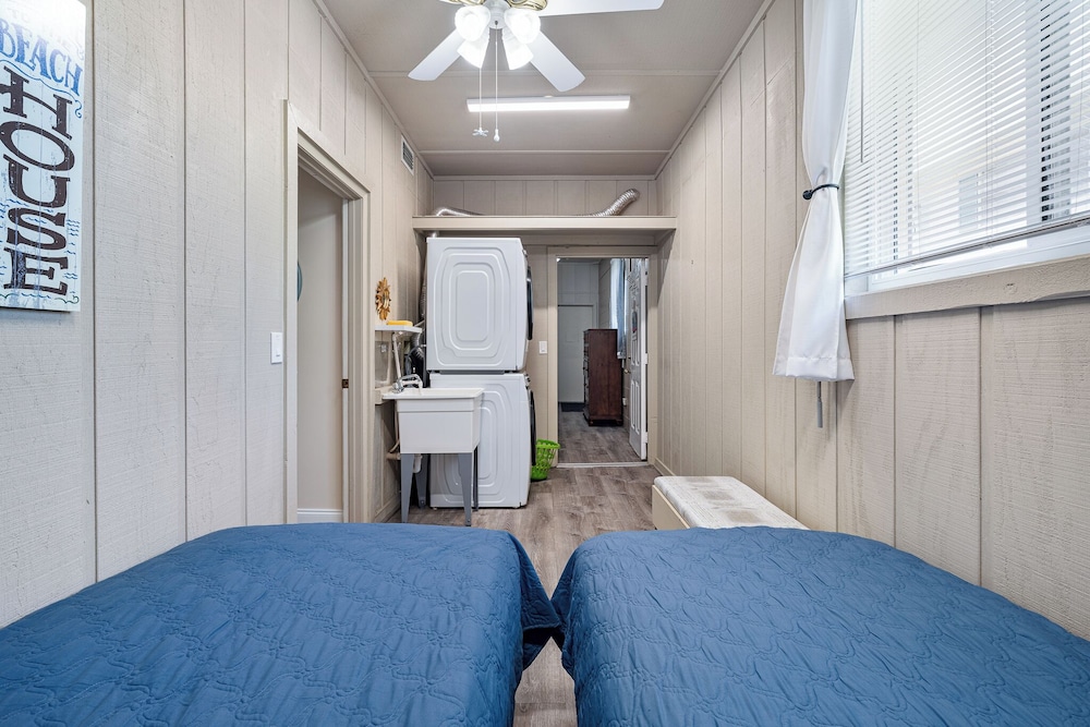 4BR Beach House Spacious Steps From Sand