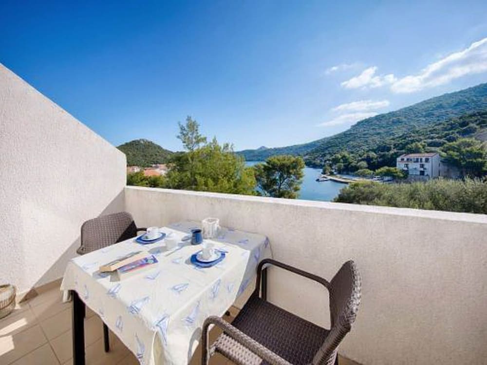 Apartments Bruna Lastovo-comfort One Bedroom Apartment With Balcony and Sea View-plavi view 3