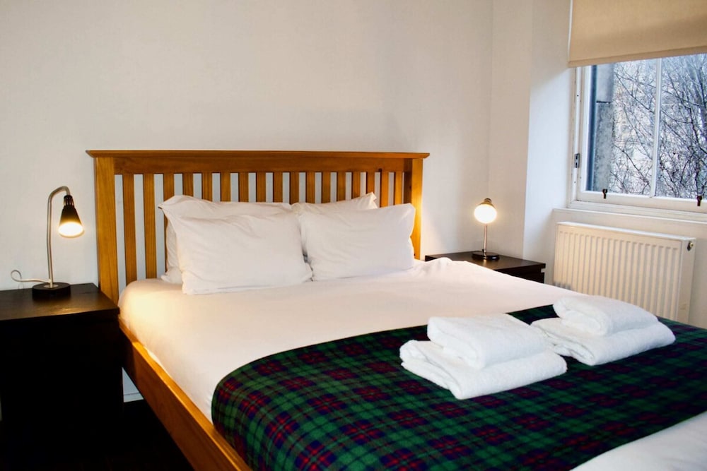 Central Apartment for the Fringe
