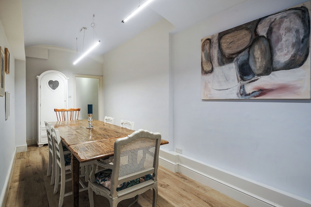 Queen's Gate Gardens Flat