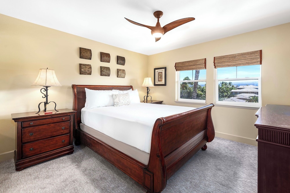 Direct Ocean Front - AC - Concierge Included - Ocean Viewing Lanai & Near Shops! -vrkcv