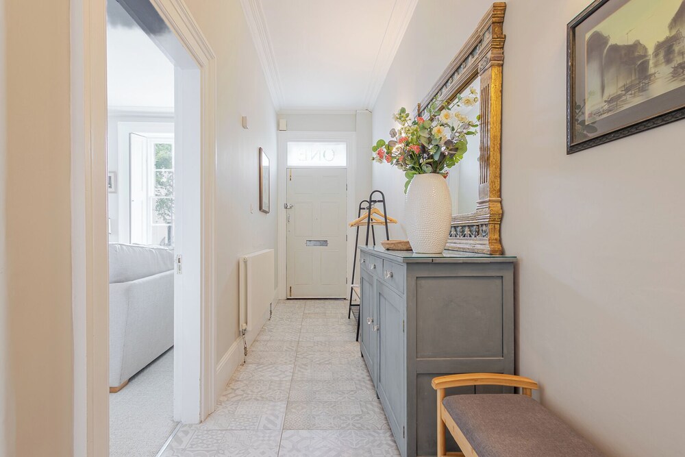 Elegant Townhouse&Basement in Leamington