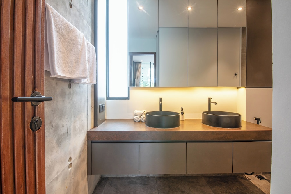 Modern 4 BR Villa Heart of Canggu 8mins to Beach