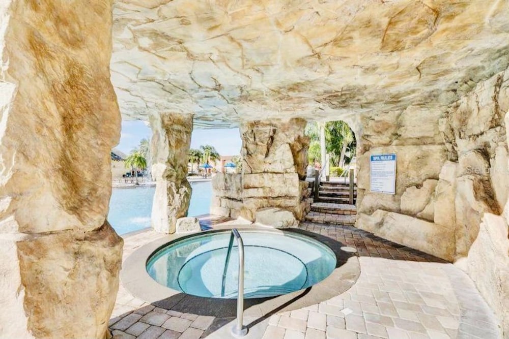 Amazing 4bdr House w Pool - PP
