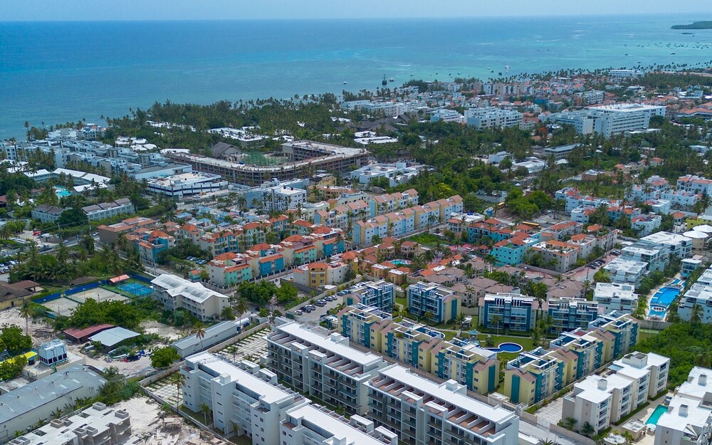 2BR Oasis in Eden Tropical - BBQ Pool Near Beach