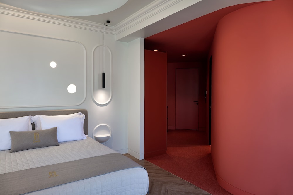 Dwell - Elegant City Stay