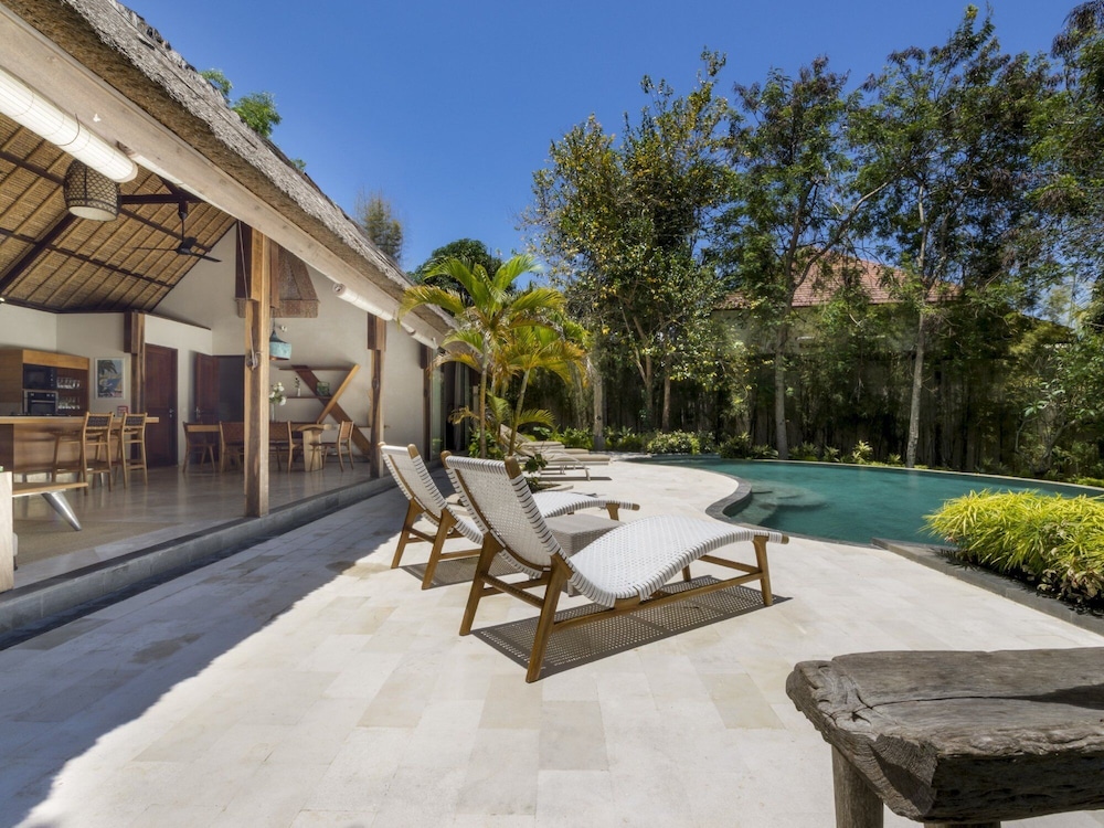 Villa Kayu Merah in Pecatu view 2