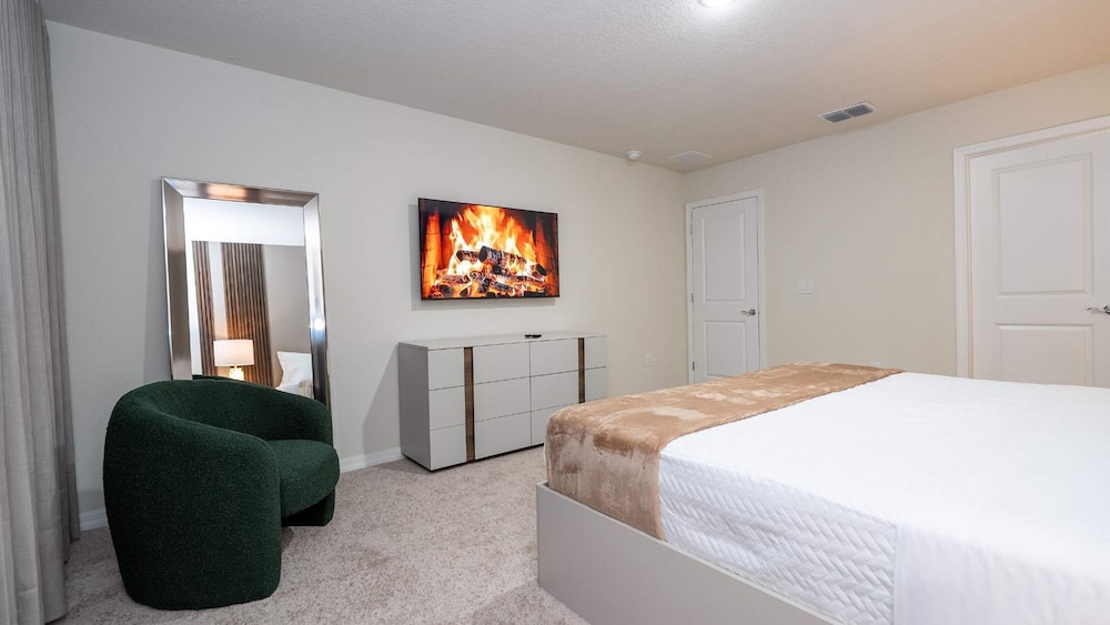Upstay Family Fun 5BR Retreat w Pool Games Room
