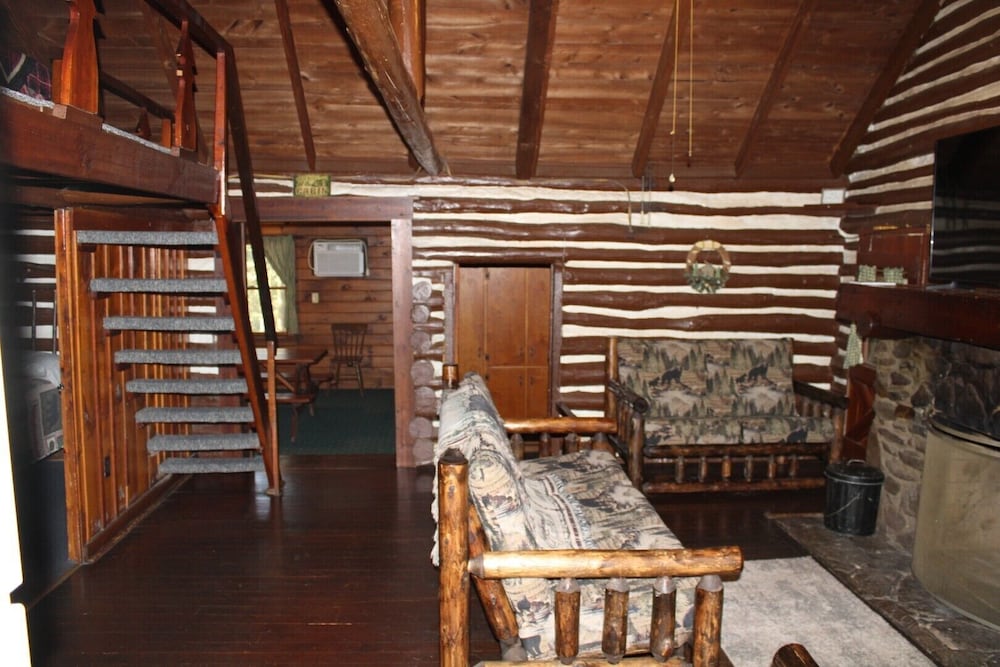 Hominy Ridge Cabins and Gift Shop