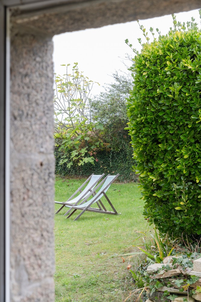 Holiday Home by Lampaul Beach With Garden