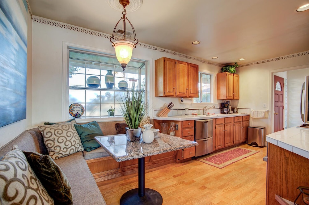 4 Br Waterfront , Private Beach 4 Bedroom Home by RedAwning