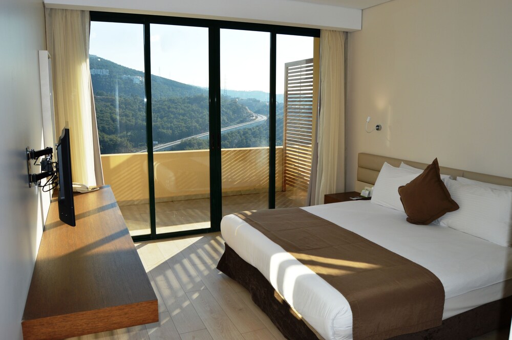 Country Lodge Hotel & Resort