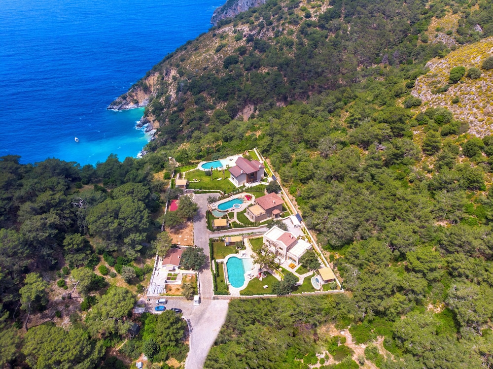 Private Island-Style Ultra Luxury Villa Estate