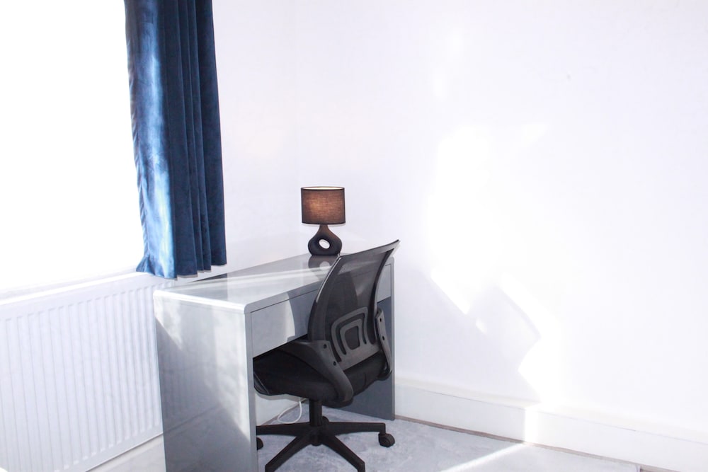 6guests-parking-nearstansted-accessible view 4
