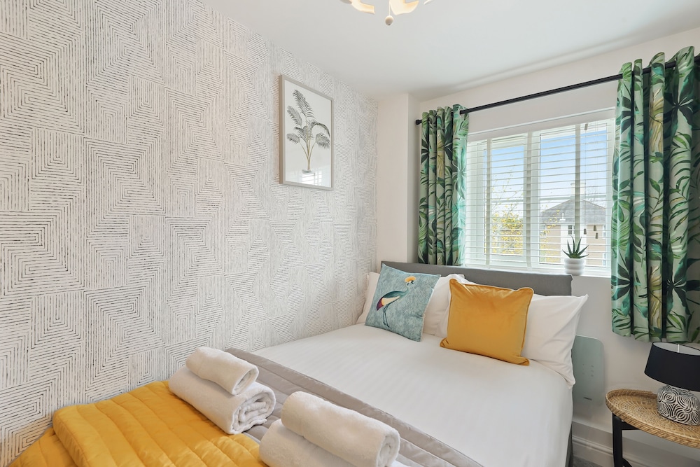 Tropical Inspired 2-Bedroom Flat view 5
