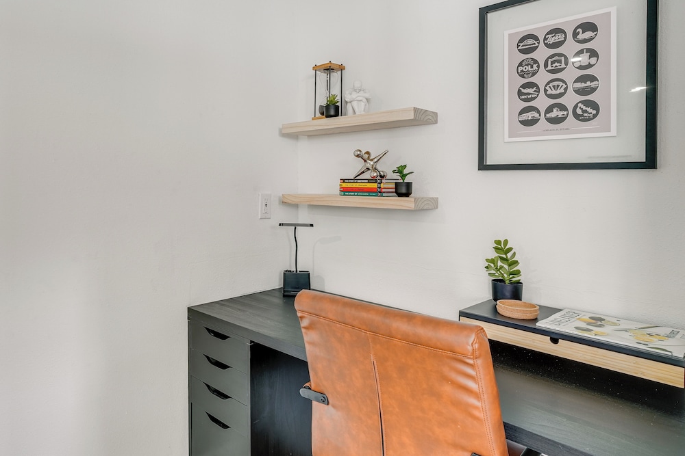 Stylish Lakeland Studio w/ Workspace