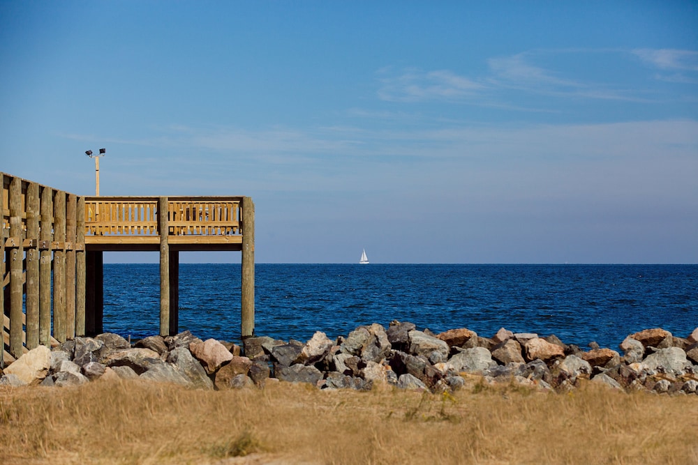 Sun Retreats Gwynn's Island