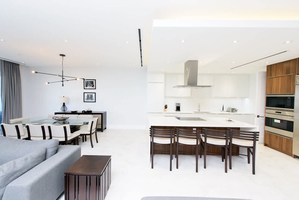 4 Bedroom Cable Beach Condo With Balcony