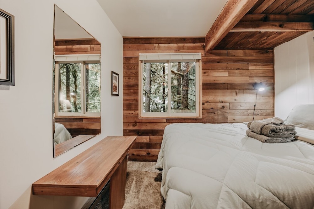 26sl - Hot Tub - Bbq - Game Room - Sleeps 8 3 Bedroom Home by RedAwning