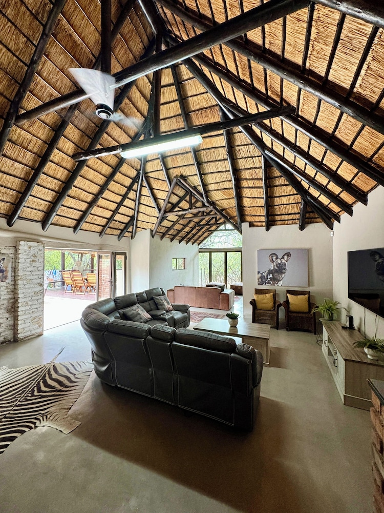 Singwe Private Safari lodge