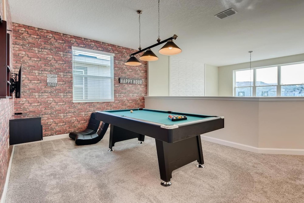 8992 CC - Exquisite 5 Bed Single Family - Image 2