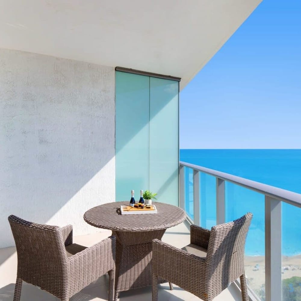 Rooftop Pool Oceanview Balcony Beachfront Resort