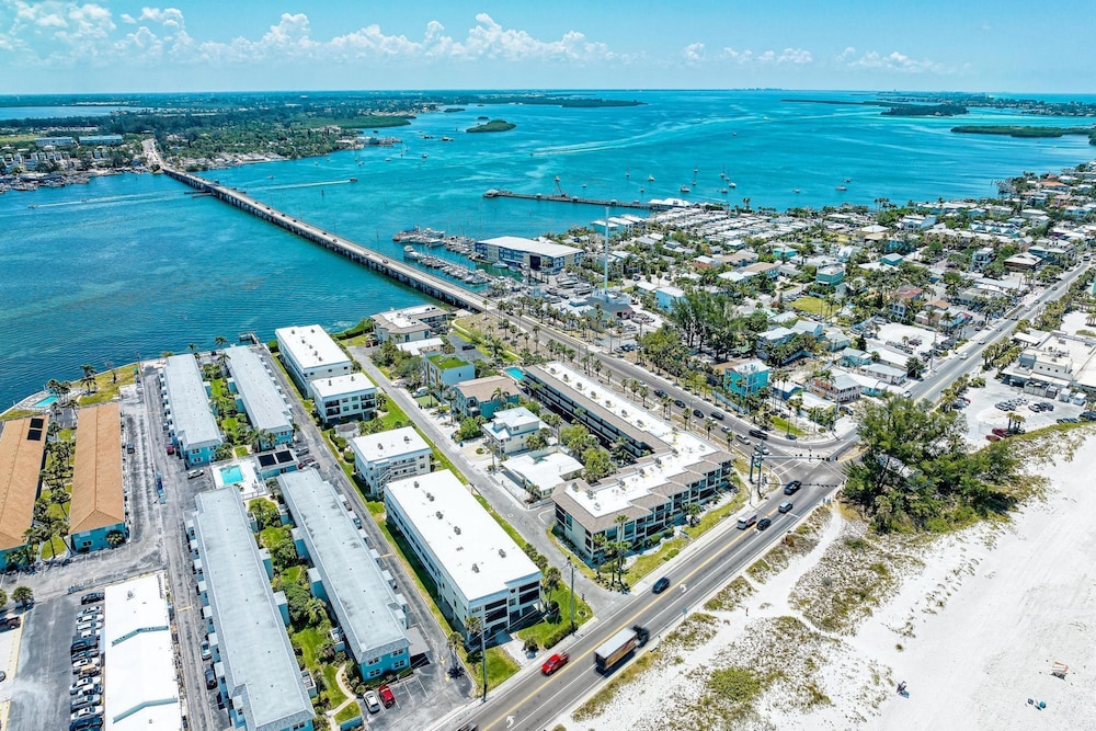 Anna Maria Island Beach Sands 202-private Beach Access-heated Pool