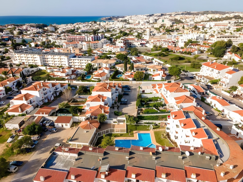 Santa Eul lia 2-bedroom Apartment w Swimming Pool