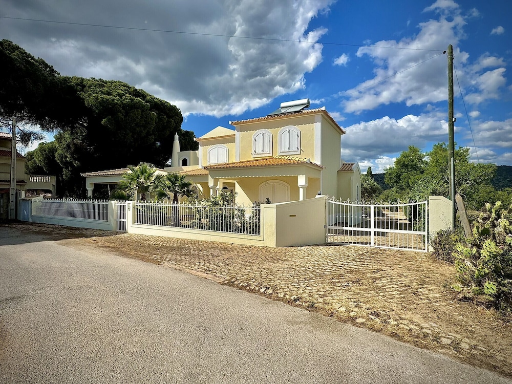 Quarteira Premium Villa by Homing