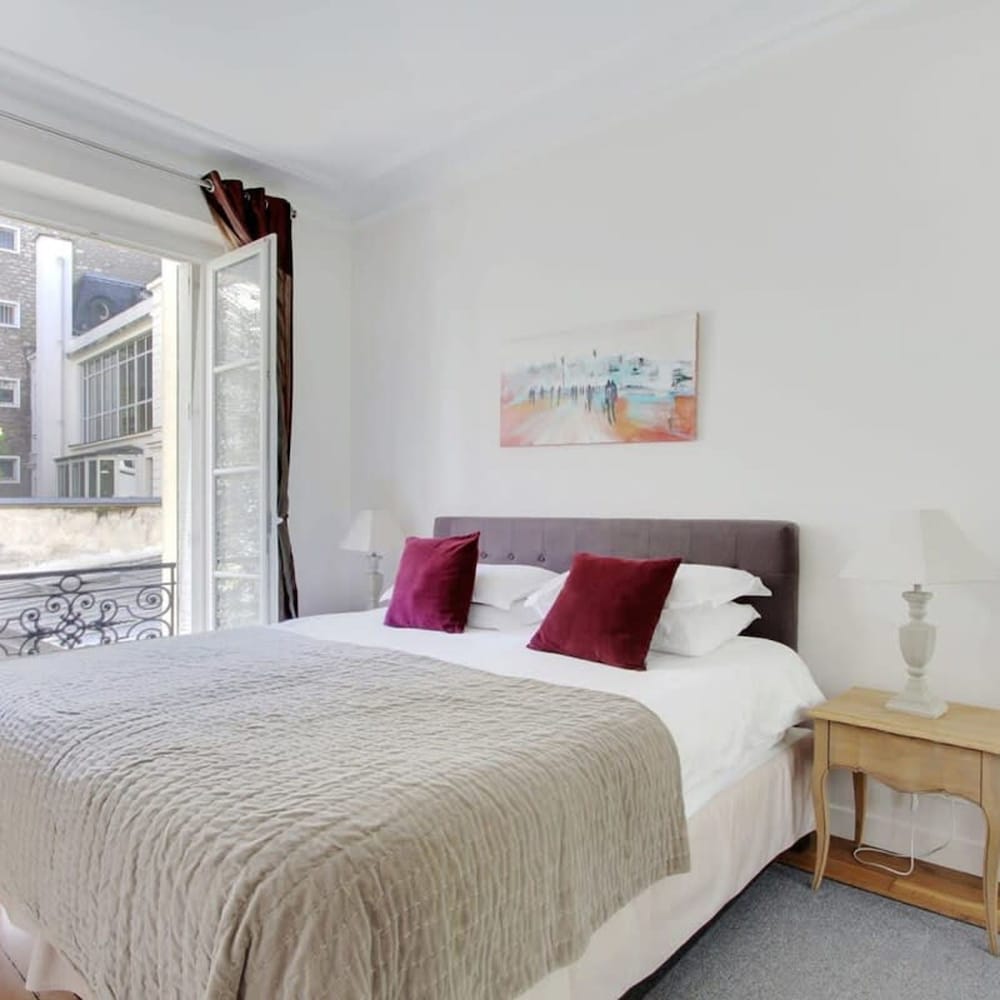 Eiffel Market Charming 2 Bed Apt Near Invalides