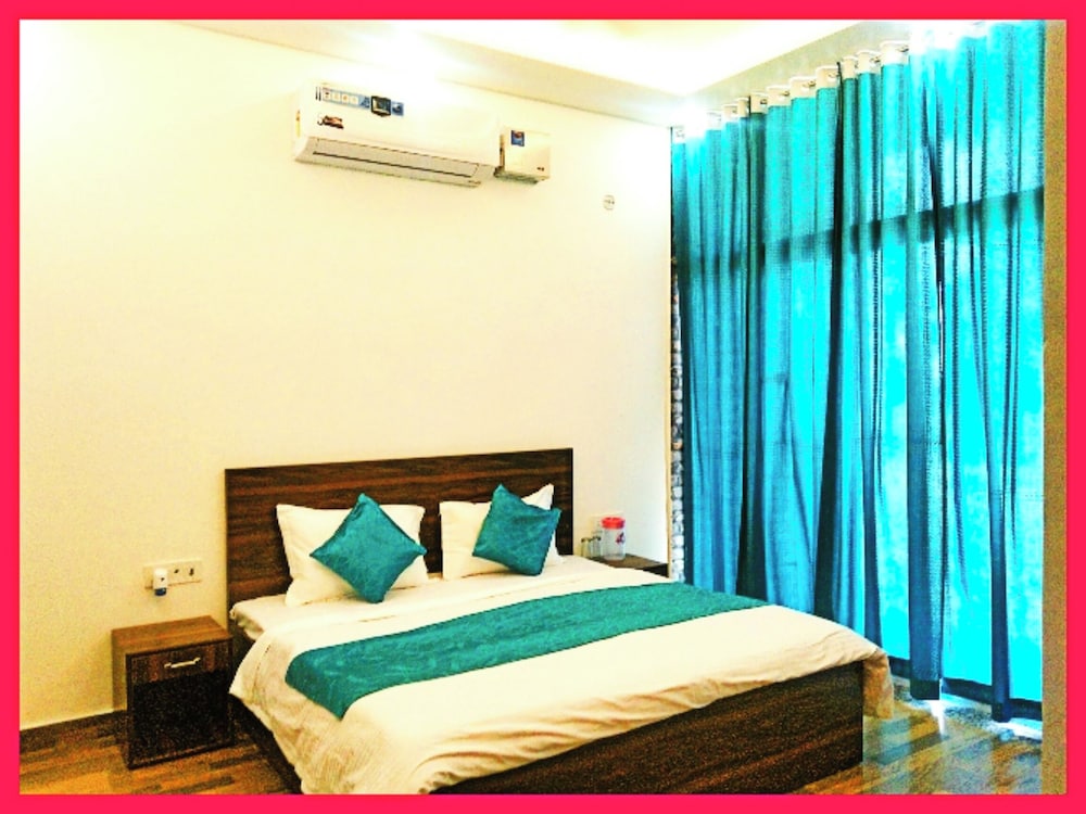 Hotel The NV Grand Palace Vrindavan