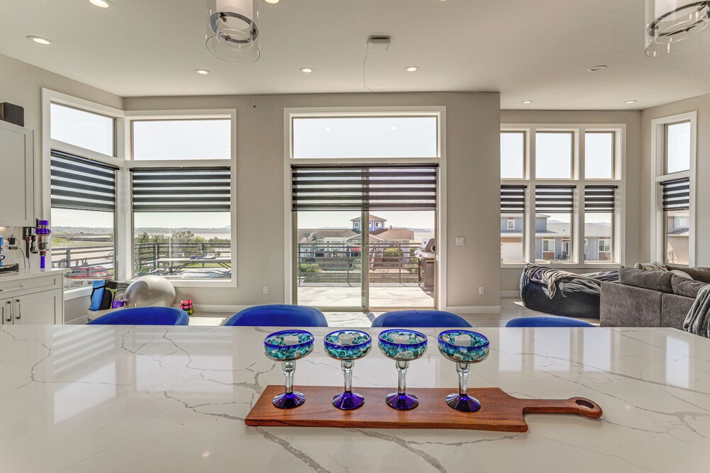 Sleek Ferndale Home w/ Ocean & Mountain Views! view 3
