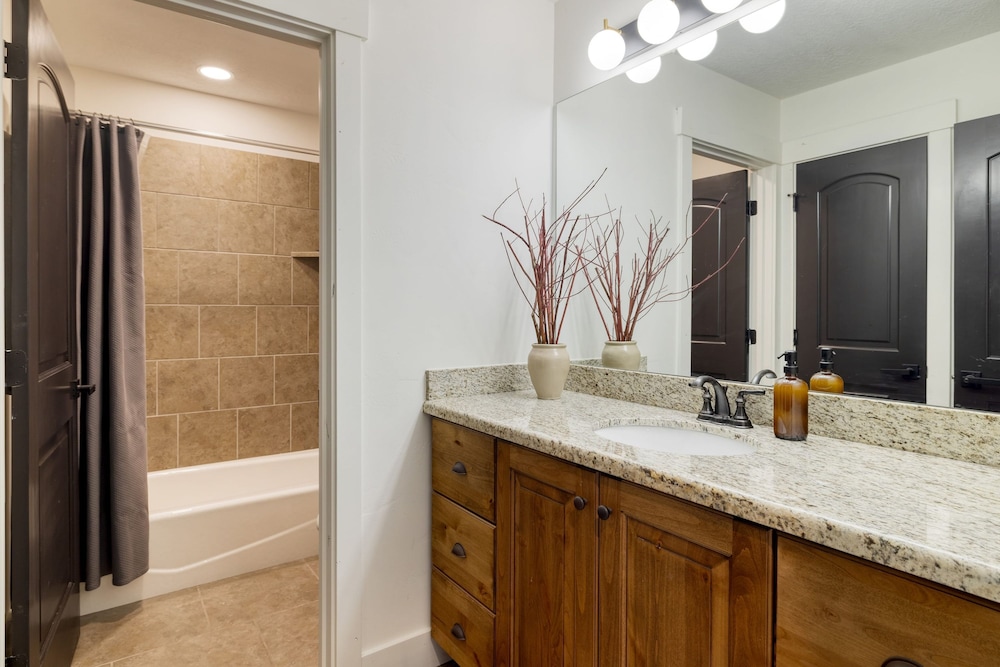 Abigail Drive Year-round Retreat With Hot Tub Near Park City Adventures Skiing