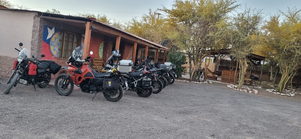 Hostal checar