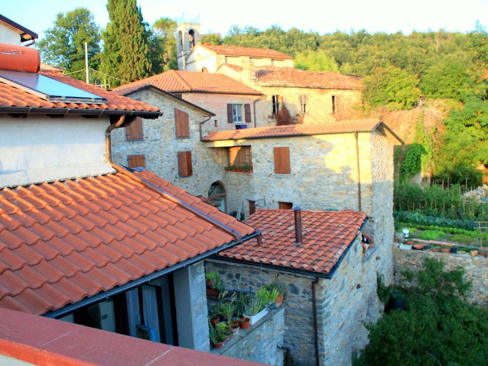 Rustic Tuscan Cottage view 5