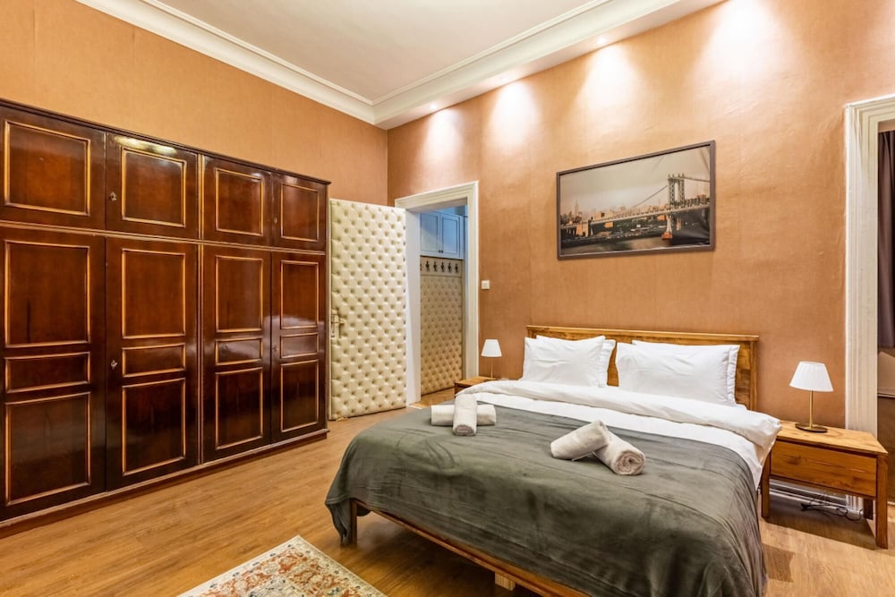 Missafir Historical Flat With Sea View in Beyoglu