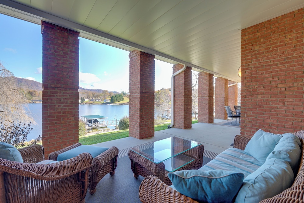 Lake Chatuge Apt w/ Boat Dock in Hayesville!