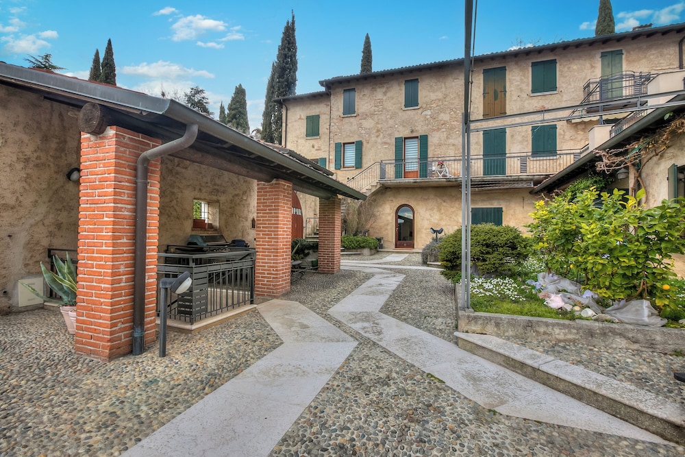 Mirabella Lake View & Private Parking