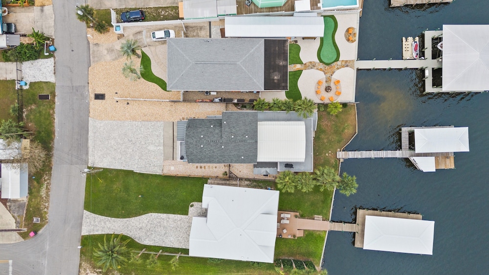 Lagoon Cocoon by Book That Condo