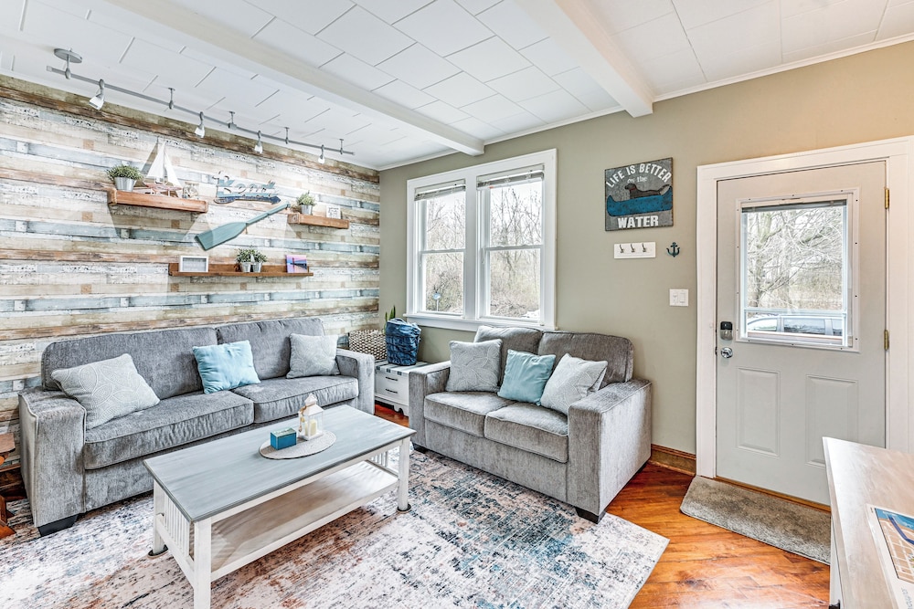 1/2 Mi to Beach & Lake Michigan: Condo w/ Pool!