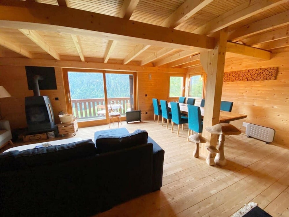 Chalet in Rossiniere Near Glacier & Lake