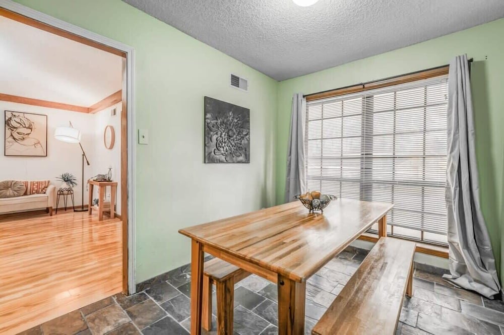 Hardwood Guesthouse