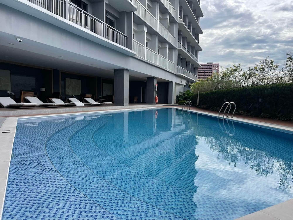 Lush residence Makati City by darpm