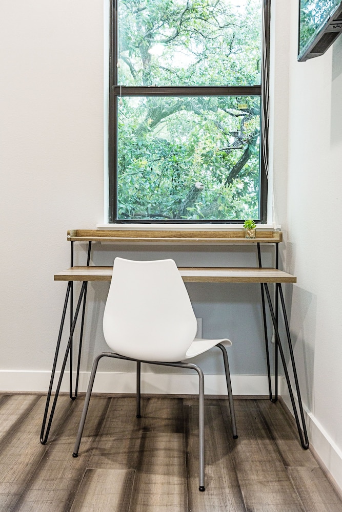 Montrose Guesthouse Suites