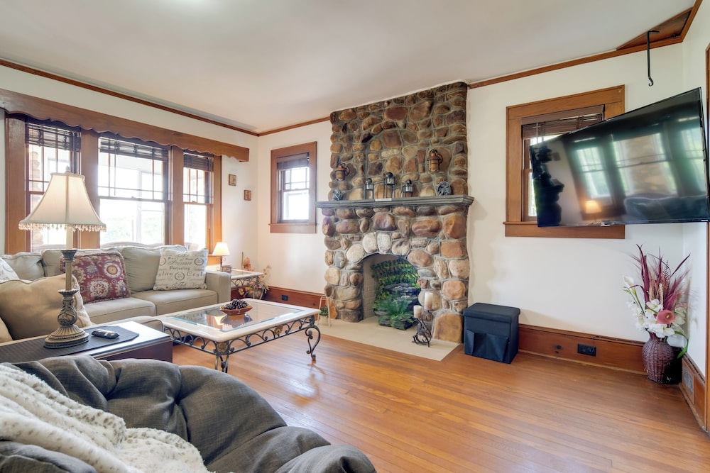 Hike + Explore: Mountain-view Escape in Candler