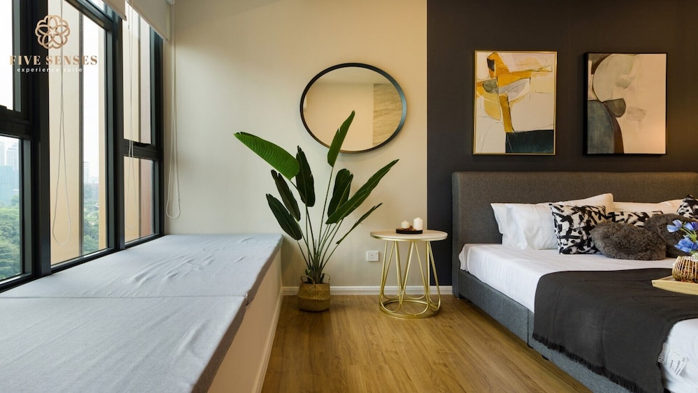 Ceylonz Suite by Five Senses