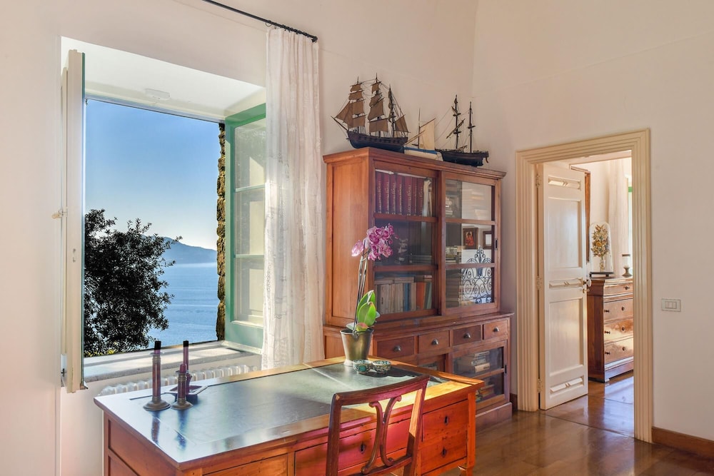 Ottavia Ancient Italian Villa Overlooking Capri view 5