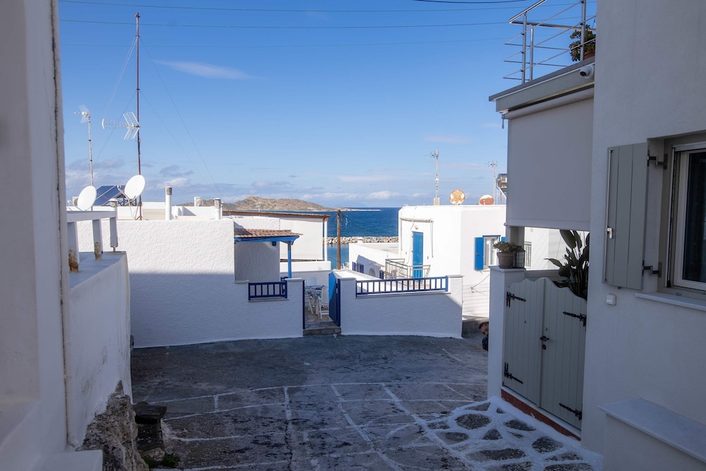 Naoussa Breeze Residence