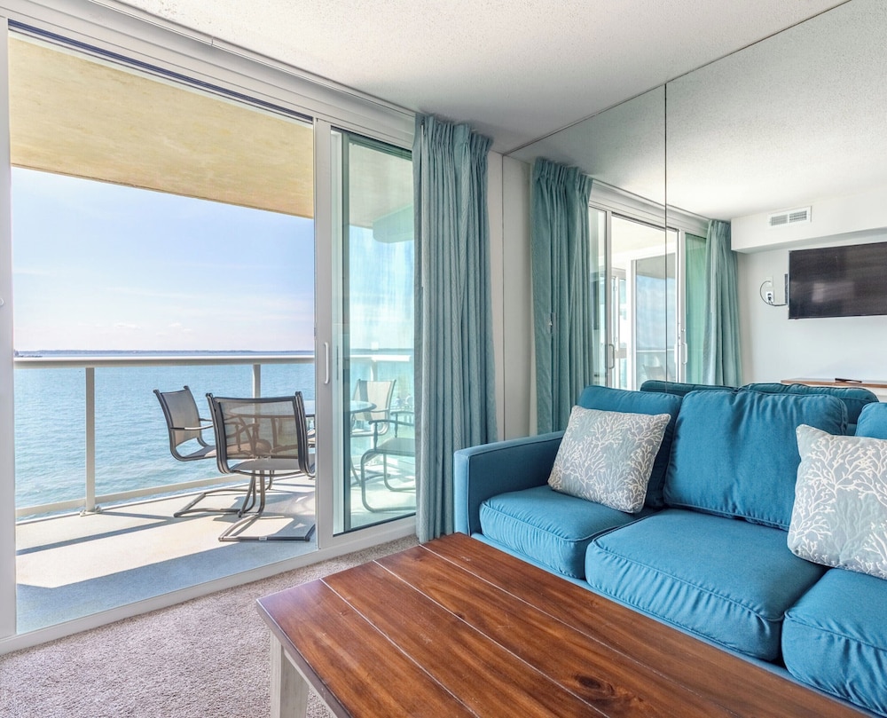 Bay Club Resort by Coolvacay